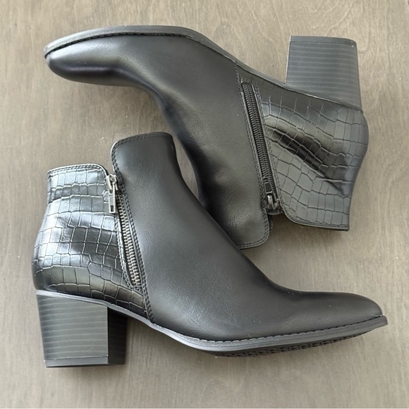 Kim Rogers Nepturn Booties - Wide Width Size 8.5M - Picture 10 of 10